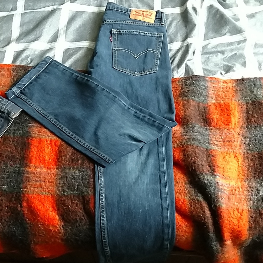 Levi dark jeans